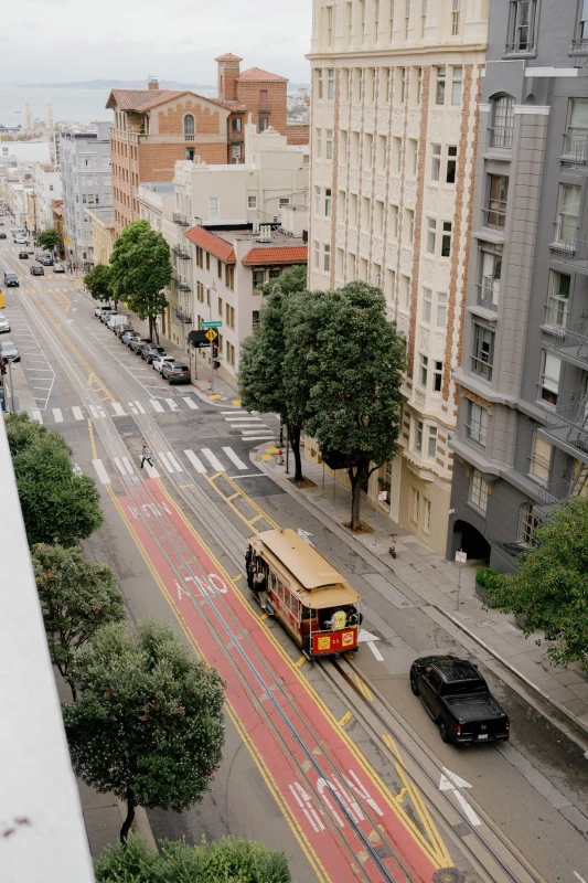 A Vintage Glam Wedding for Laura and Ted