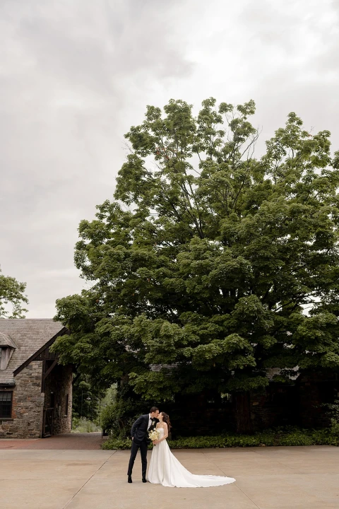 A Classic Wedding for Lucie and Tom